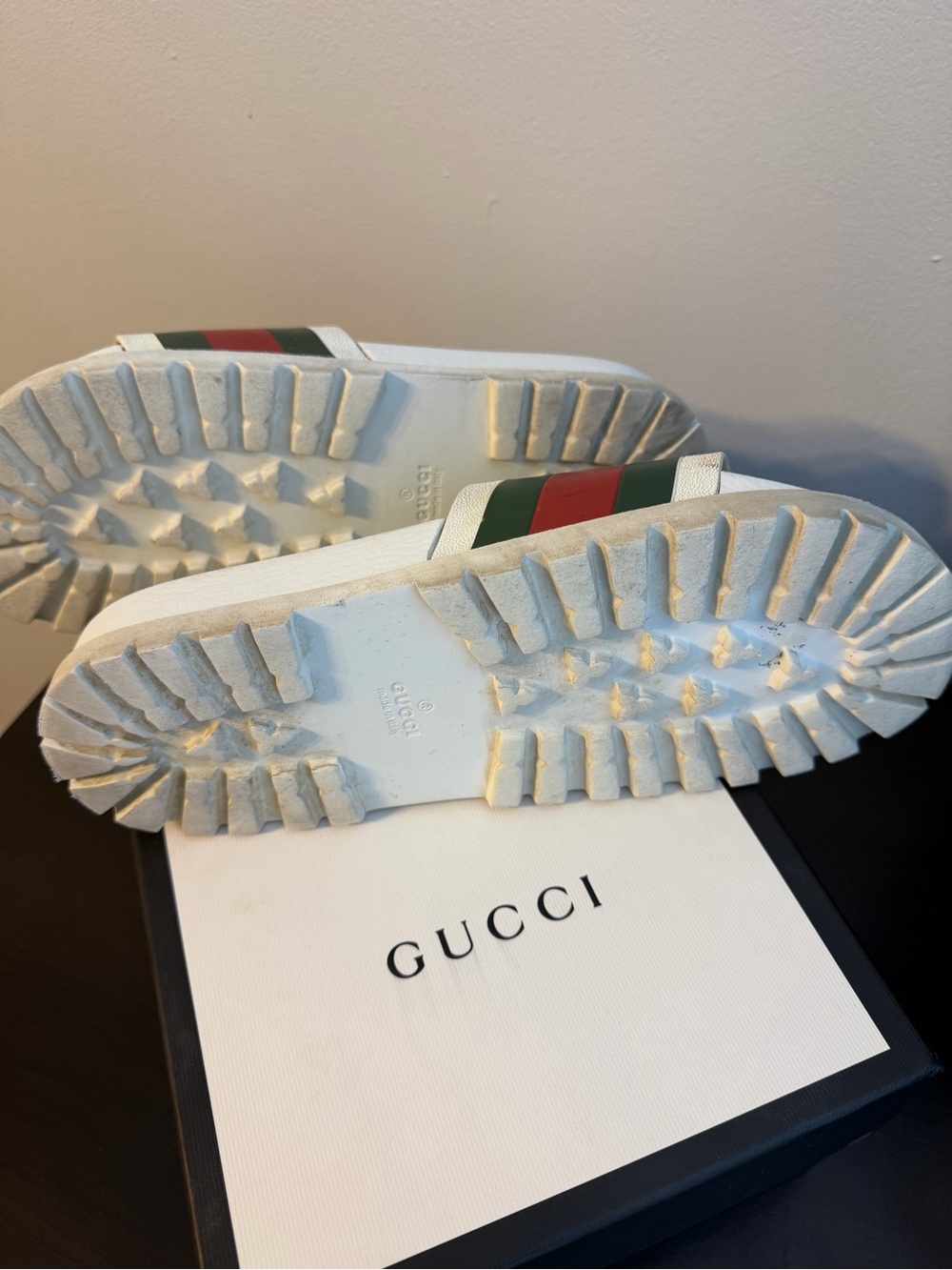 Gucci White Slides with Signature Red & Green Web Stripe - Picture 4 of 4